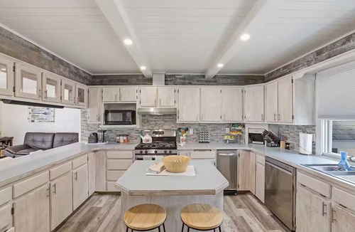 Nikiski House | Peaceful 5-bedroom Lakehouse in charming Kenai perfect for families
