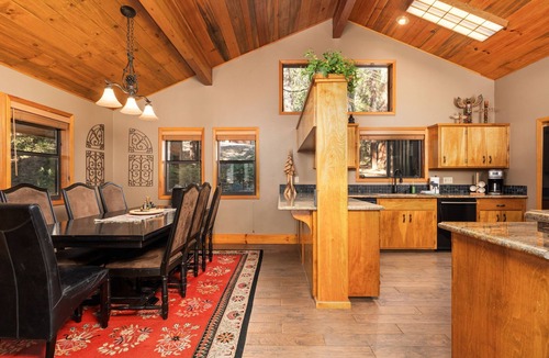 West Village Cabin | Peaceful Cabin Getaway, Relaxing By the Creek, Walking Distance to Town
