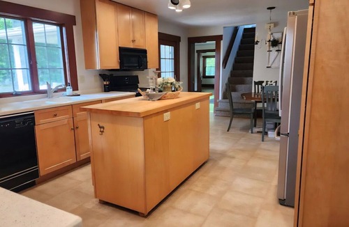 Mount Vernon House | Peaceful Country Manor Close to Kenyon and Mt. Vernon
