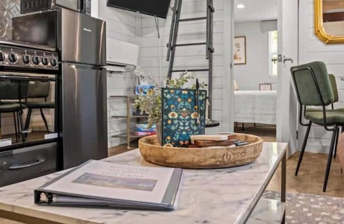 Camden Cottage | Peaceful Cozy Tiny Home+Fast Wifi+Near TN River+Great Food Spots