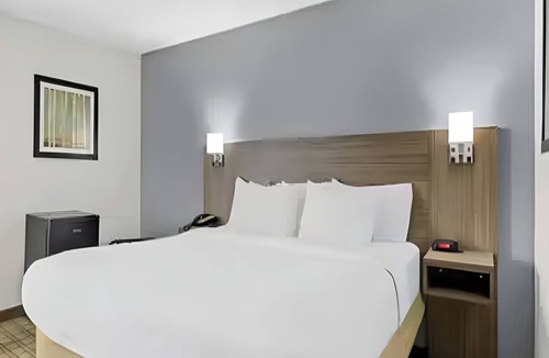 Cranberry Township Hotel | Peaceful Getaway Room w/Complimentary Breakfast - Local Highlights