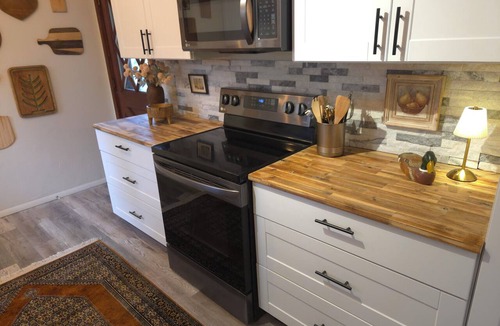 Spring Valley House | Peaceful Mountain Retreat in the Pines