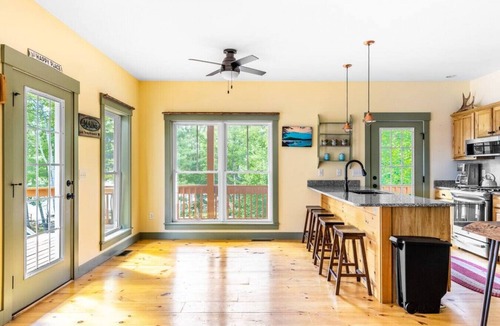 Otis House | Peaceful & Private Lakefront Home