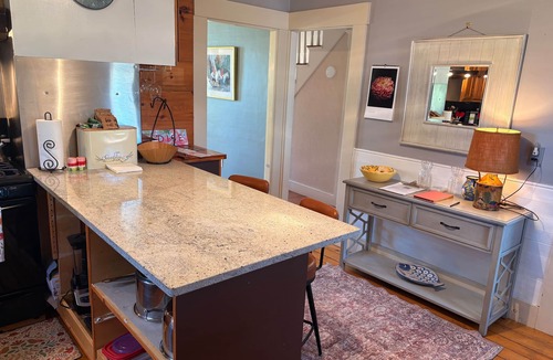 Oakland House | Peaceful retreat on farm minutes to lake. Bring kayak or canoe!