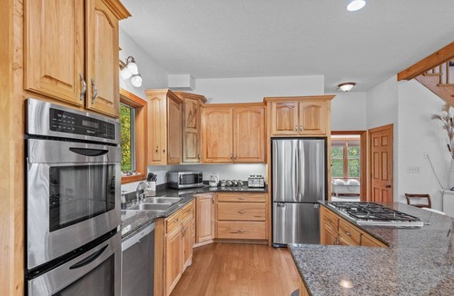 Altamont House | Peaceful View Cabin | Game Room · EV Charger · Fire Pit · Mountain View