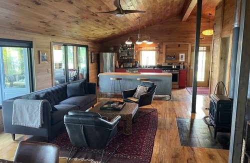 Charlotte Cottage | Peaceful, well appointed lakefront cottage