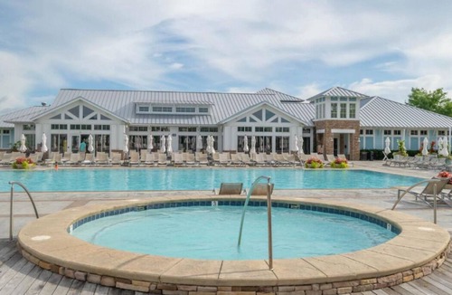 Long Neck Condo | Peninsula Retreat | Golf, Pools & Beach Access