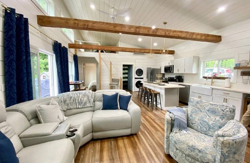 Newport Cottage | Perfect Family getaway on Lake Sebasticook