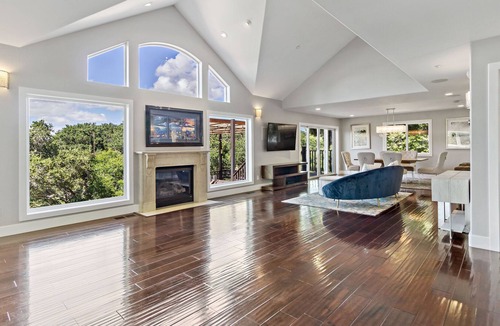 Hayward Villa | Perfect for Corporate Retreat, Family Reunion!