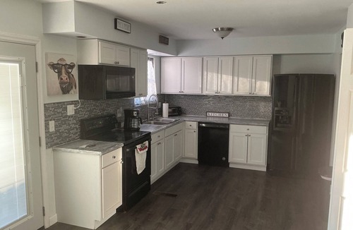 Oxford Bed & Breakfast | PERFECT MIAMI STAY 4-bedroom 2 bath with luxury shower in O