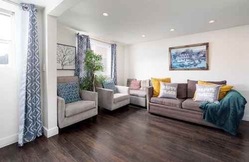 Oakland House | perfect place to stay in the bay. free parking on site