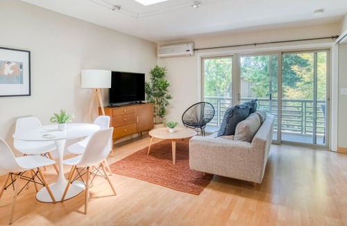 University South Apartment | Perfectly Located 2BR in Palo Alto near Stanford