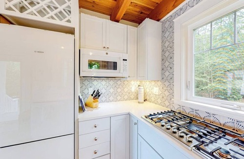 Westport Cabin | Periwinkle Cottage | Sunny cottage in Westport Island overlooking the river