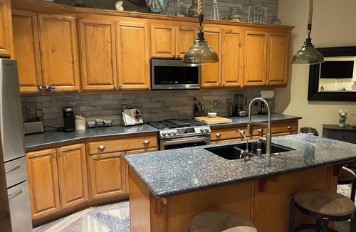 Bethel Island House | Pet friendly 2-bedroom waterfront house located in peaceful Bethel Island