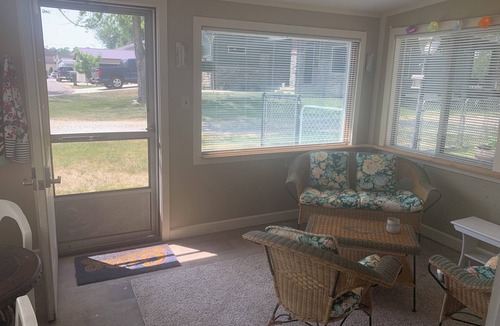 Brimfield Cottage | Pet friendly Charming Lake-Access 2-bedroom Cottage with channel pier, fenced