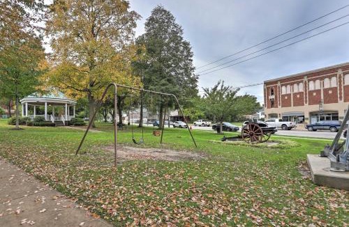 Willoughby House | Pet-Friendly Home - 1/2 Mi to Downtown Willoughby!