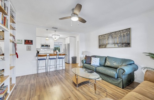 North Central Hollywood House | Pet friendly Pool Home in Hollywood Close to Beaches Airport Stadium Sleeps 6