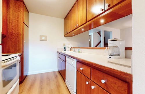 Mammoth Lakes Condo | Pet-Friendly Rustic Cabin. Near The Village & Lakes Basin, Pool and Hot Tub