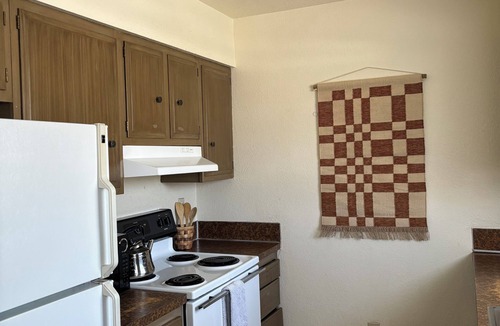 University Area Apartment | Pet-Friendly Stay-Top Floor- FlatTop Nook
