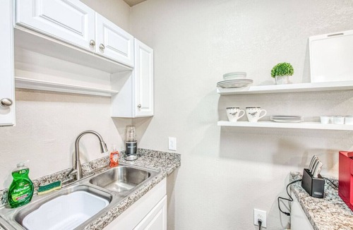Raisin House | Pet-Friendly Studio with Quick Freeway Access