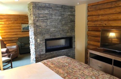 College Cabin | Pike's Waterfront Lodge