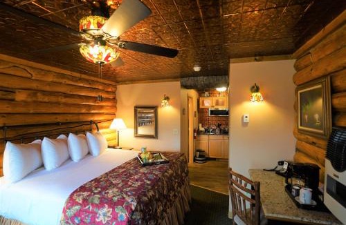 College Cabin | Pike's Waterfront Lodge