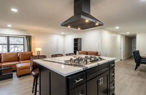 Laguna Park House | Pilots’ Retreat - Serene 3BR Lake House at Laguna Airpark TX82