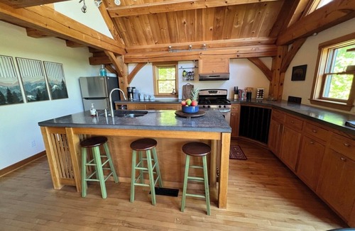Brownfield House | Pine Knoll Cabin - Private Wooded 5 Acre Lot, Dog Friendly