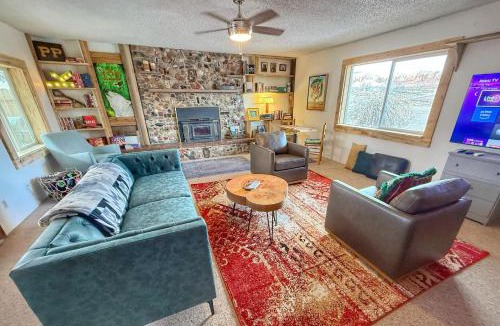 Bluff Hotel | Pinion 6 Mokee in Bluff Kitchen, Sleeps 4