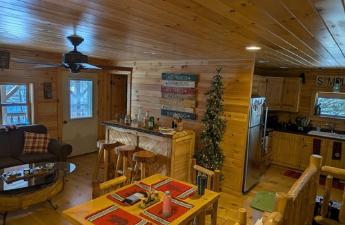 Pittsburg Cabin | Pittsburg, NH Woodland getaway- DIRECT ACCESS TO TRAILS, plenty of parking!
