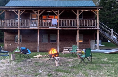 Pittsburg Cabin | Pittsburg, NH Woodland getaway- DIRECT ACCESS TO TRAILS, plenty of parking!
