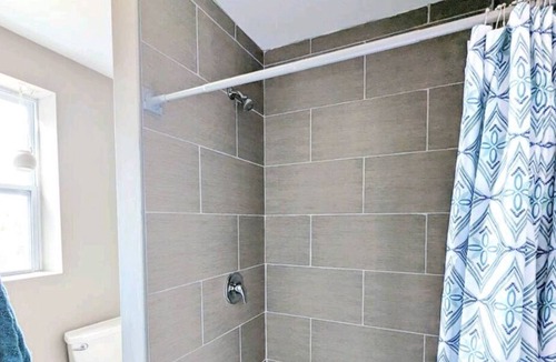 Tower Grove East Apartment | Plush 2Bed King- Monthly Travelers Encouraged
