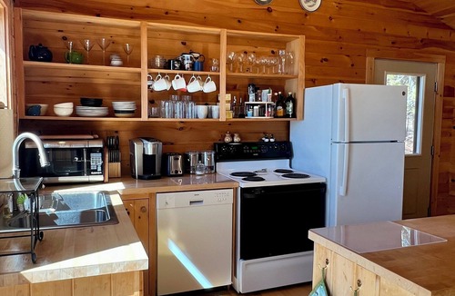 Wayne Cottage | Pocasset Lake Cottage, Screened Porch, Canoes and Kayaks