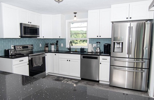 Saunderstown House | Pond View Retreat – 4-BR Close to Narragansett Beaches and Newport – Off Rt 1A