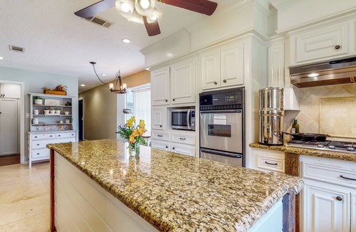 Tomball Cottage | Pool, Hot Tub & Pool Table! Grand Home in Tomball