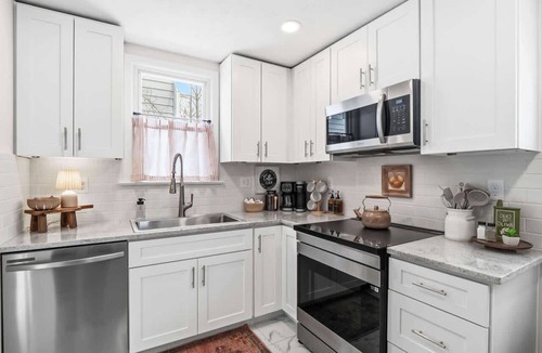 University Heights House | Pool Table - Games - University Circle - Sleeps 8