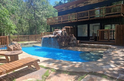 Plantersville Apartment | Poolside Hideout at Magical Forest Resort