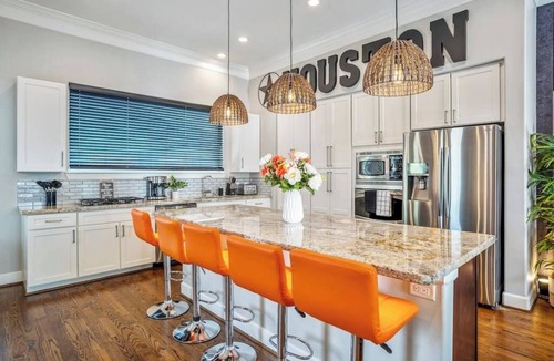 Midtown House | Posh Dtwn/Midtown Home w Stunning Roof-TopTerrace