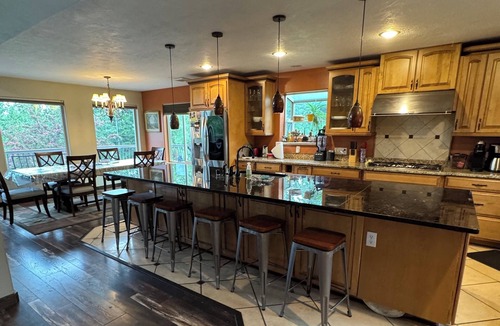 Gateway House | Potential wedding venue. 4-bedroom house. dog friendly. Extra travel trailers.