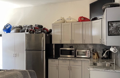 Juneau Cabin | Precision Lodge - 3 one-bedroom units and two private room in a shared house - DISCOUNT ON TOURS!