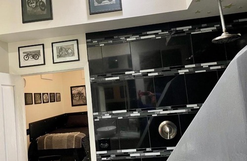 Juneau House | Precision Lodge - Three one bedroom units and two rooms in a shared house - DISCOUNT ON TOURS!