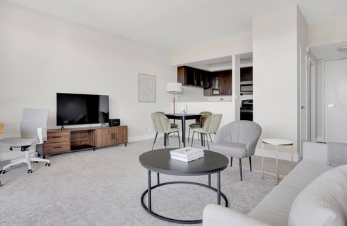 University South Apartment | Premium Palo Alto 1BR w/Pool & Gym, near FB & Google, by Blueground