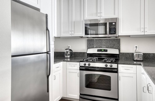 Santa Clara Apartment | Premium Santa Clara 1BR w/W/D & Gym, walk to Safeway, by Blueground