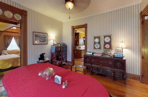 Nelsonville Bed & Breakfast | Primrose Path Bed and Breakfast Hocking Hills between Logan and Athens