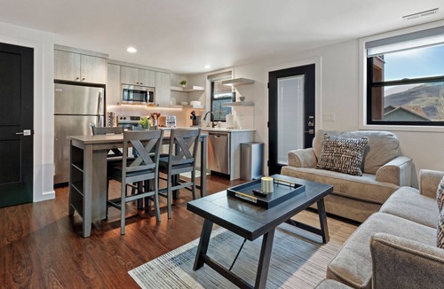 Deer Mountain Apartment | Private 1BR Lock-off Minutes to Park City & Deer Valley – Kitchen + AC