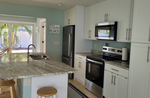 Siesta Key House | Private back yard with heated pool. Pet friendly 3 bedroom house, close to beach