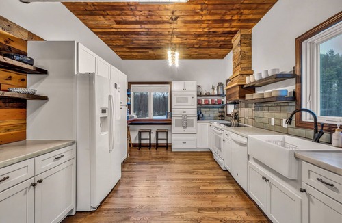 Ravenna House | Private Estate | Sleeps 35 | 9 Bed 9.5 Bath | 2 Homes | Theater | Pond | Sport Court | Hot Tub | Sauna