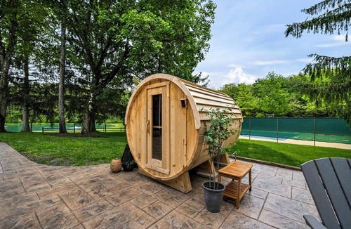 Ravenna House | Private Estate | Sleeps 35 | 9 Bed 9.5 Bath | 2 Homes | Theater | Pond | Sport Court | Hot Tub | Sauna
