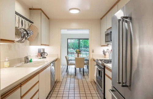 West Menlo Park House | Private Oasis — Comfortable House near Stanford with Beautiful Garden