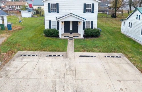 Dry Ridge House | Private Parking, Fire Ring, King Beds - Near Ark!